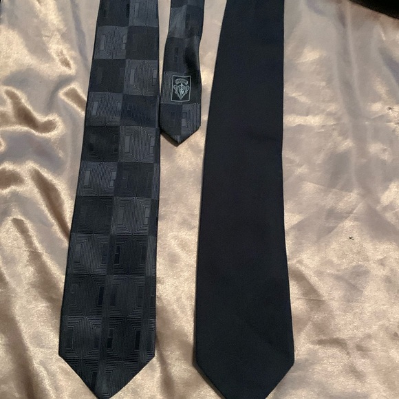 2 Gucci ties!! - Picture 1 of 4